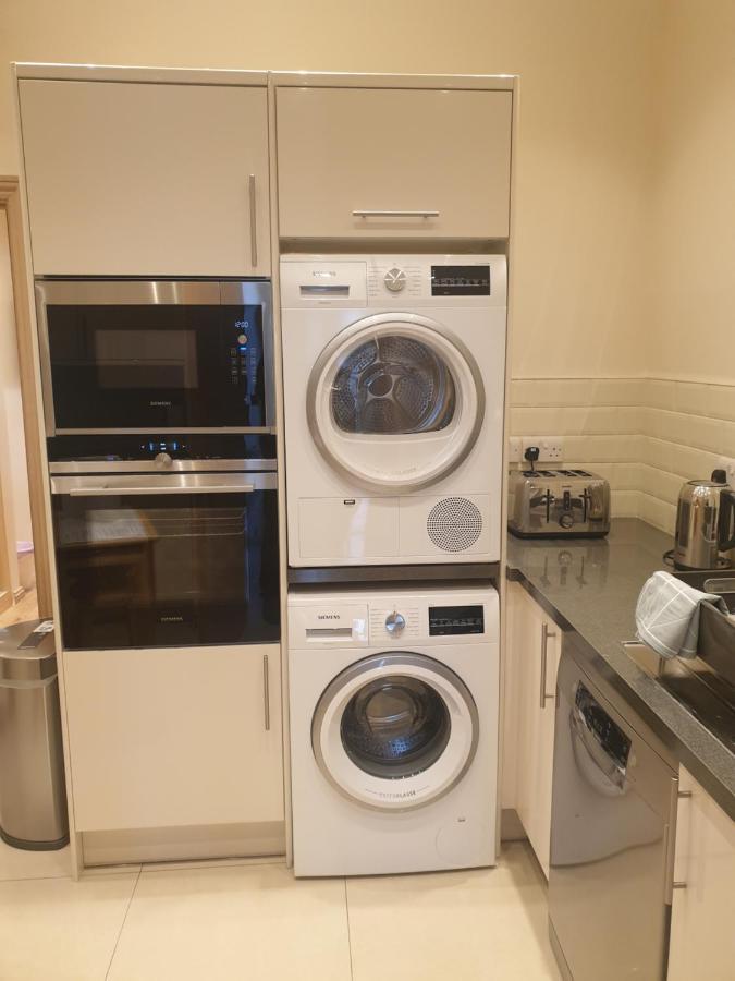 London Luxury Apartments 3 Bedroom Sleeps 8 With 3 Bathrooms 4 Mins Walk To Tube Free Parking Ilford Ngoại thất bức ảnh