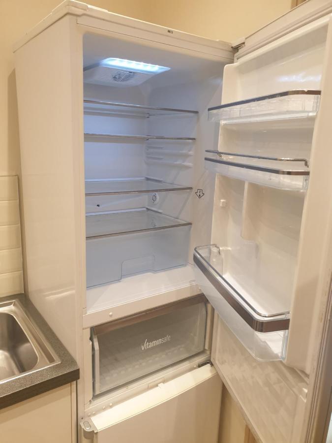 London Luxury Apartments 3 Bedroom Sleeps 8 With 3 Bathrooms 4 Mins Walk To Tube Free Parking Ilford Ngoại thất bức ảnh