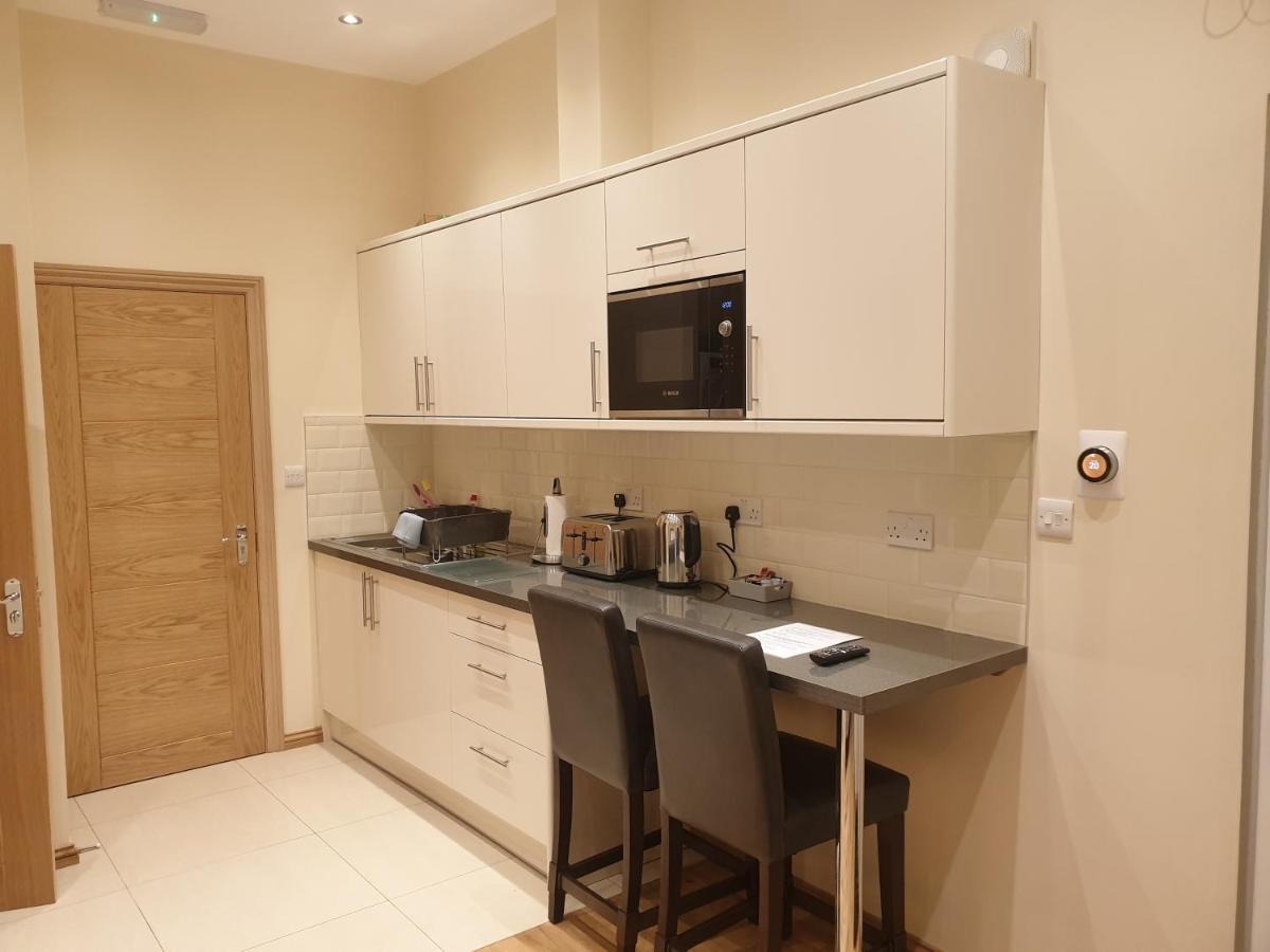 London Luxury Apartments 3 Bedroom Sleeps 8 With 3 Bathrooms 4 Mins Walk To Tube Free Parking Ilford Ngoại thất bức ảnh