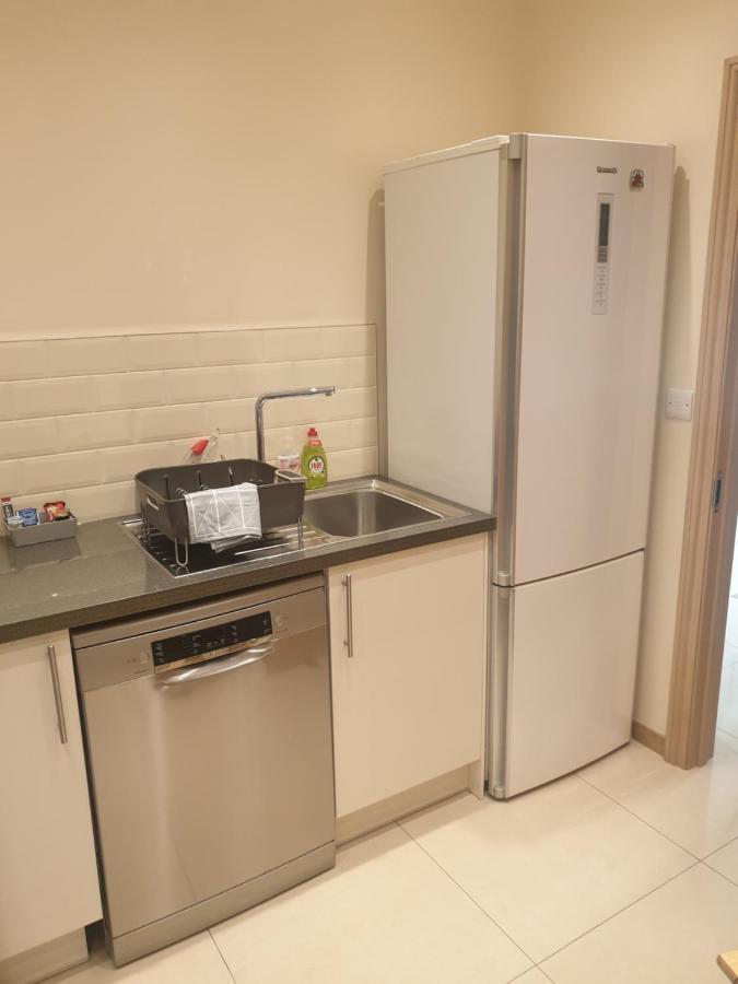 London Luxury Apartments 3 Bedroom Sleeps 8 With 3 Bathrooms 4 Mins Walk To Tube Free Parking Ilford Ngoại thất bức ảnh