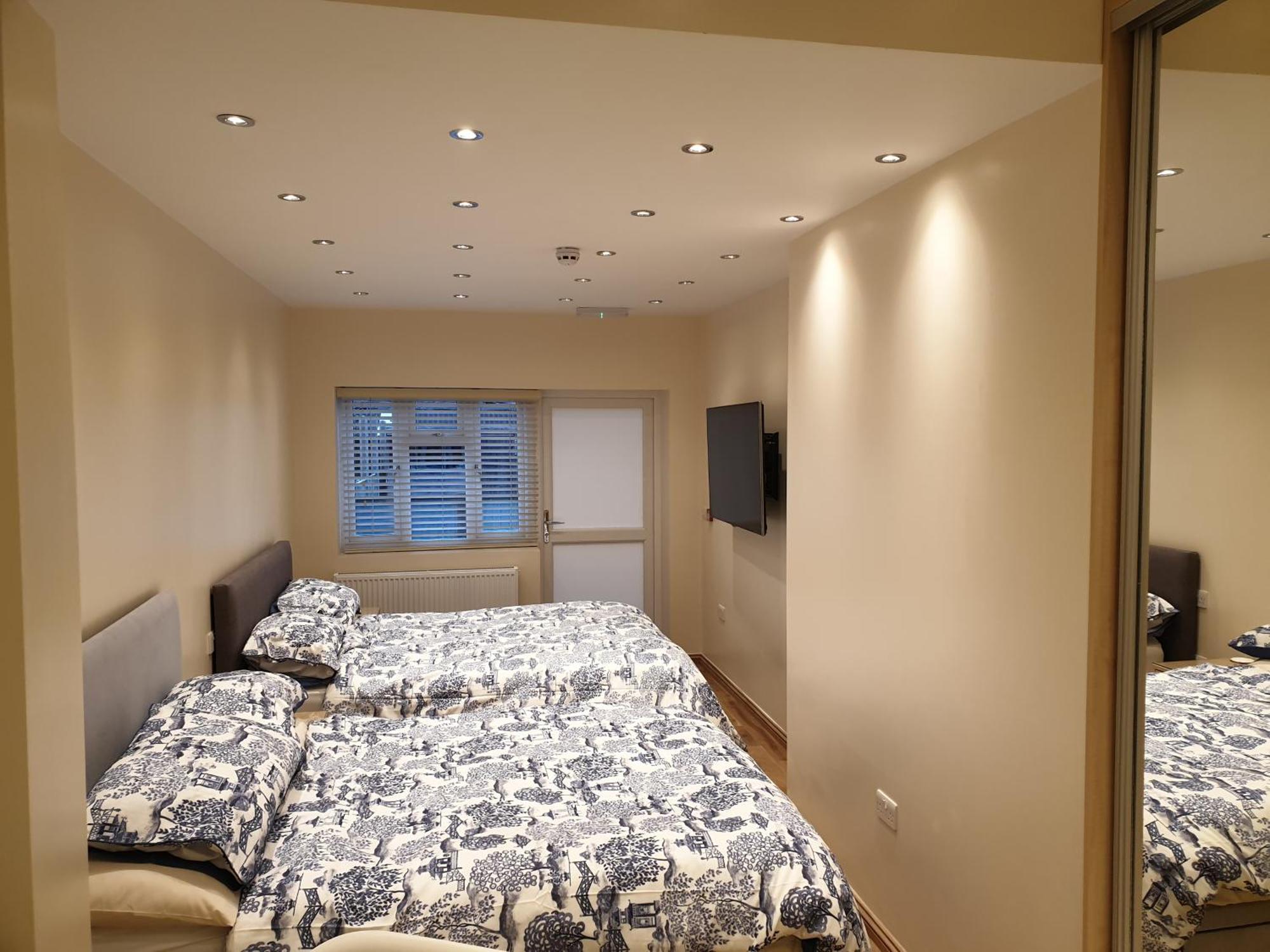 London Luxury Apartments 3 Bedroom Sleeps 8 With 3 Bathrooms 4 Mins Walk To Tube Free Parking Ilford Ngoại thất bức ảnh