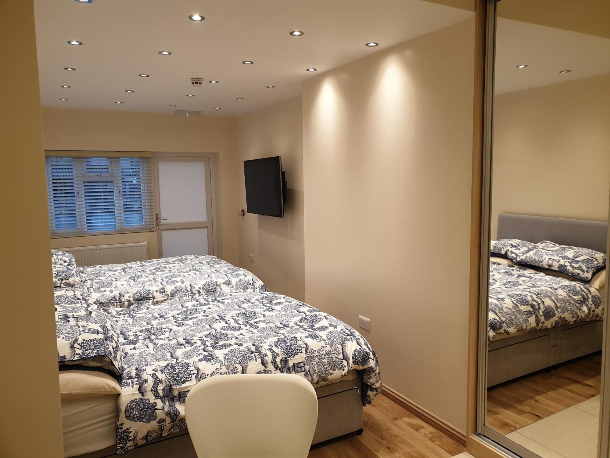 London Luxury Apartments 3 Bedroom Sleeps 8 With 3 Bathrooms 4 Mins Walk To Tube Free Parking Ilford Ngoại thất bức ảnh