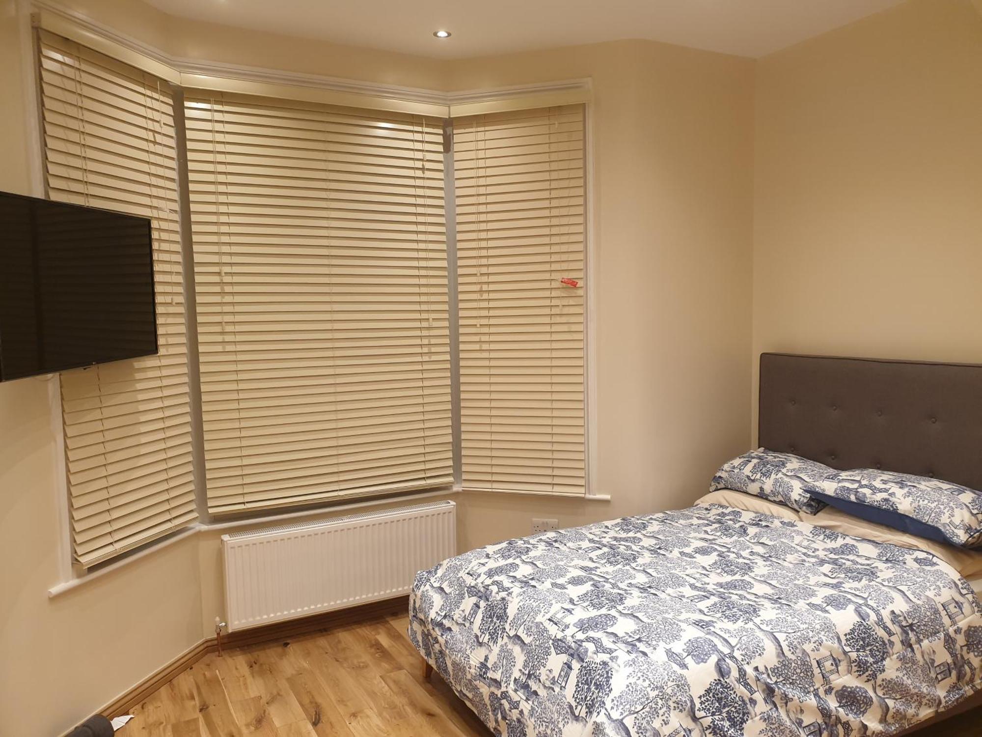 London Luxury Apartments 3 Bedroom Sleeps 8 With 3 Bathrooms 4 Mins Walk To Tube Free Parking Ilford Ngoại thất bức ảnh